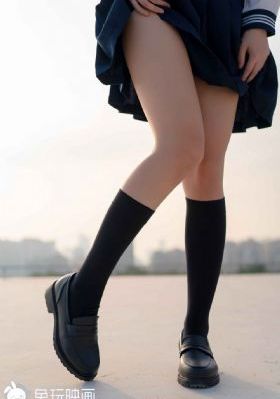 裙底野兽_暖暖免费观看视频